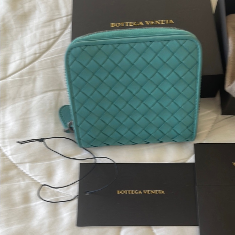 Bottega Veneta Blue Intrecciato Leather Wallet - Picture 7 of 8